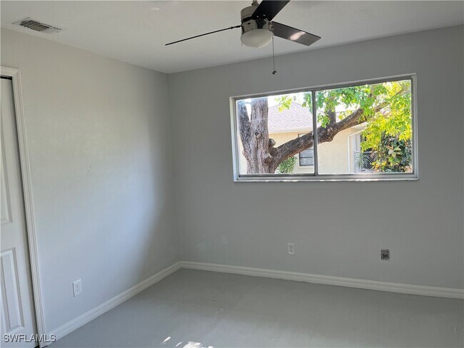 Building Photo - 920 SE 23rd St