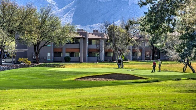 Building Photo - 10950 N La Cañada Dr