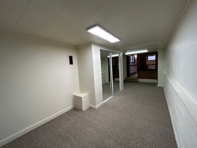 Building Photo - 3 Bedroom / 2 Bathroom in Bend's Orchard D...