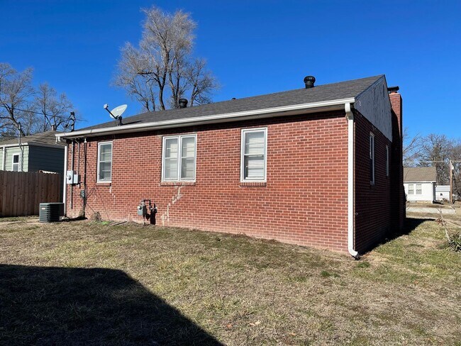 Building Photo - 1401 Yuma, Manhattan KS
