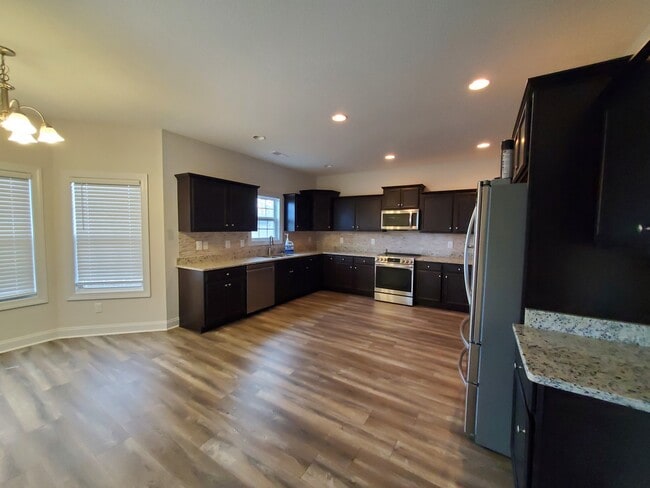 Building Photo - 600 Unity Ct