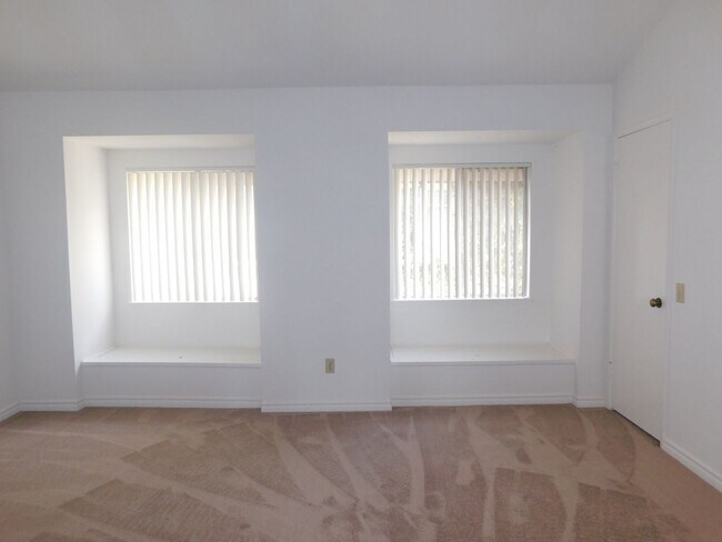Building Photo - 4821 King Cir