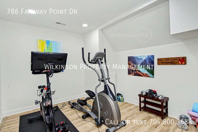 Building Photo - 786 Fairway Point Dr