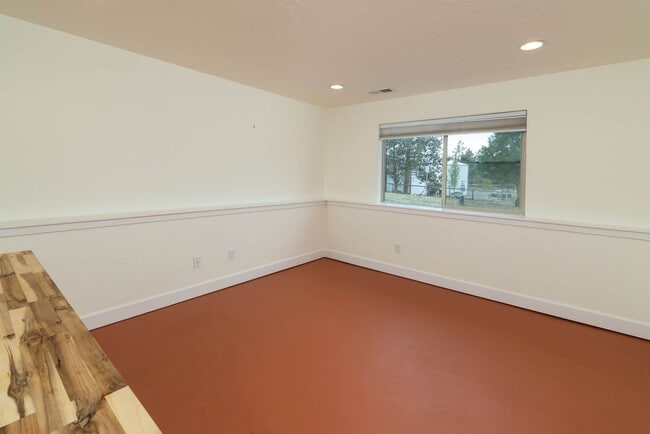 Building Photo - Refined Living in the Heart of Bend — Fully Remodeled Home for Lease