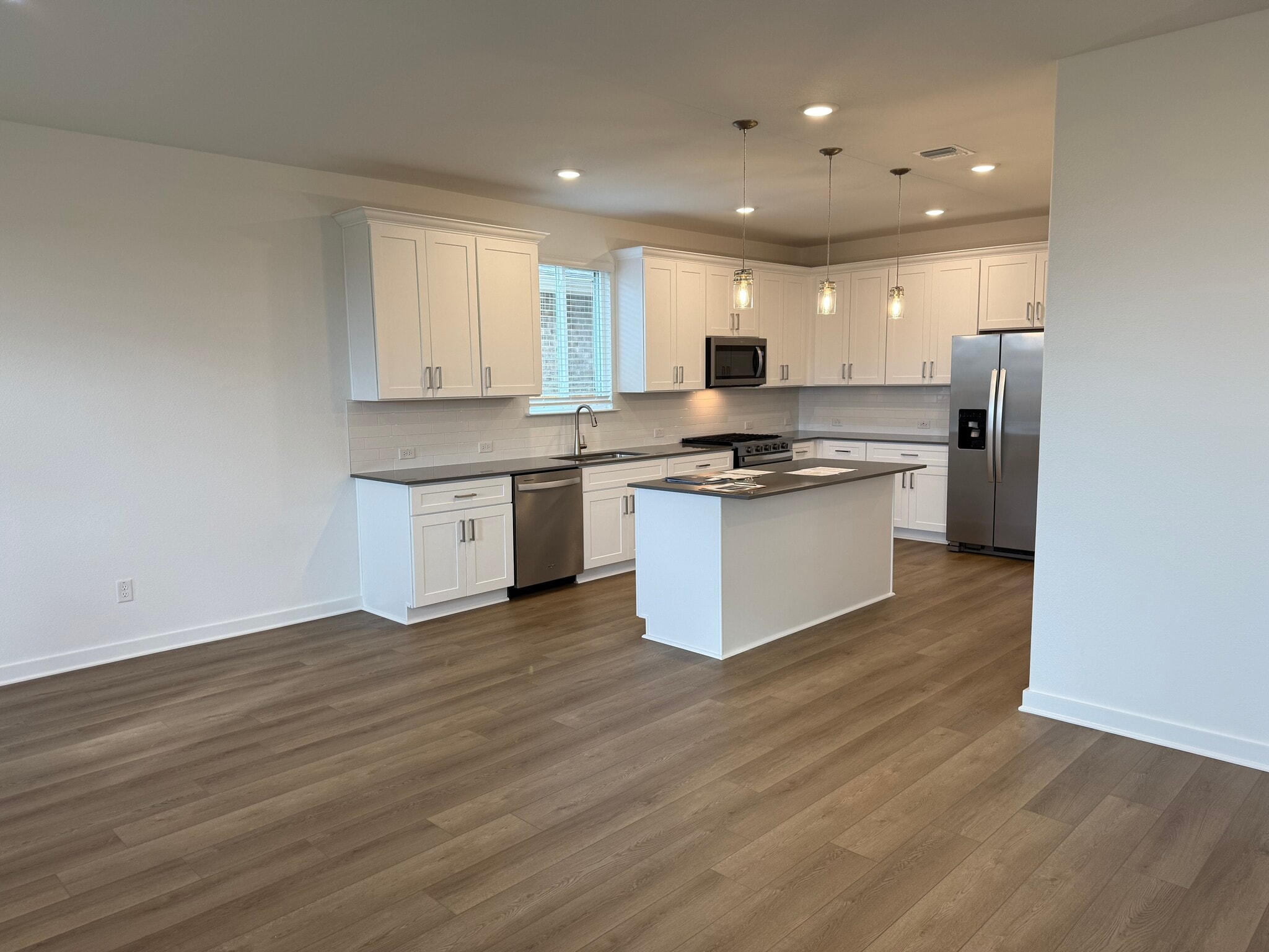 Building Photo - 480 Tailwind Dr