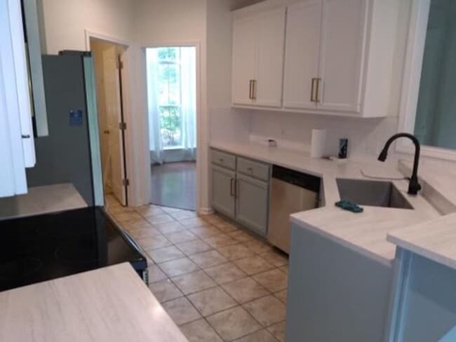 Building Photo - 6123 Lauren Cir