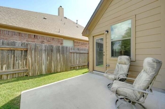 Building Photo - 452 Monahans Dr