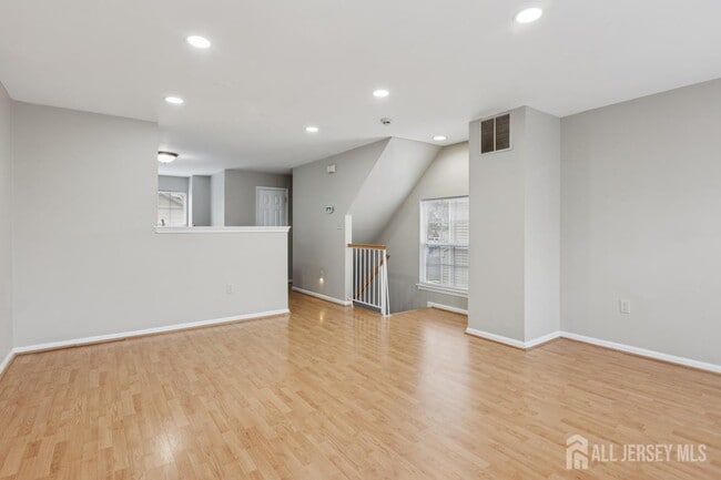 Building Photo - 121 Giera Ct