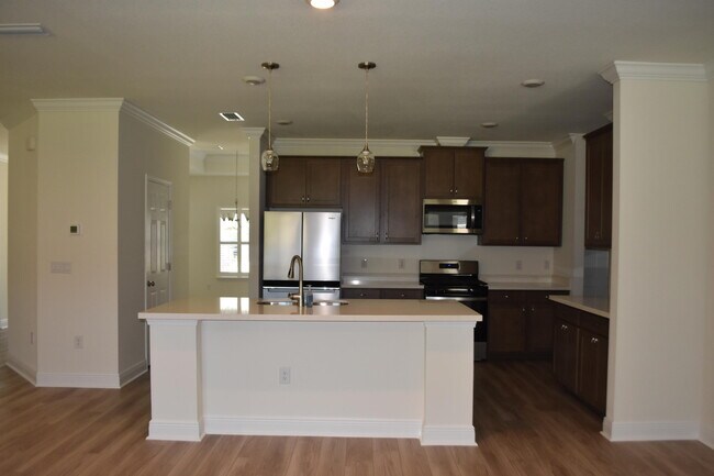 Building Photo - 173 Picnic Pl