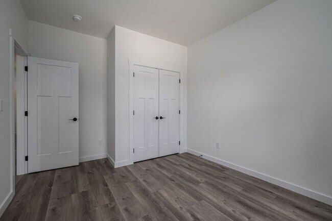 Building Photo - Your New Home Awaits in Hickory!