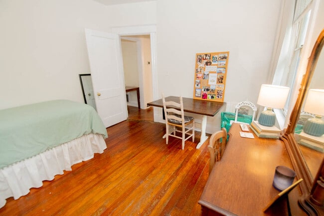 Building Photo - 1628 De Sales Ln