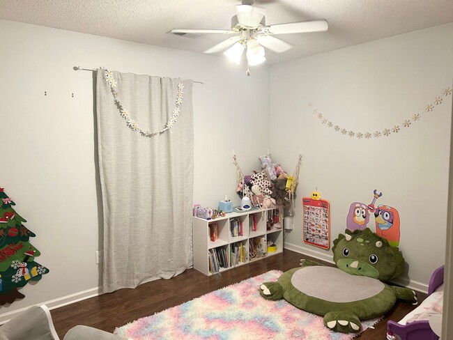 Building Photo - 200 Dramtree Dr