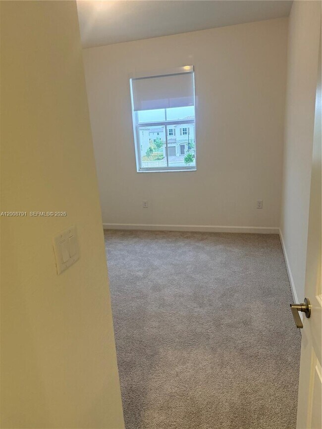 Building Photo - 2746 SE 24th Terrace