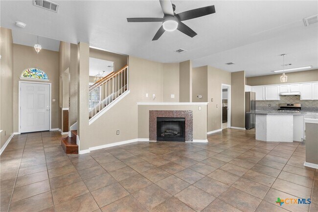 Building Photo - 2012 Huxley Ln