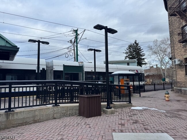 Building Photo - 188 Heckel St