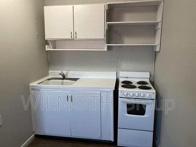 Building Photo - 8640 E Washington St