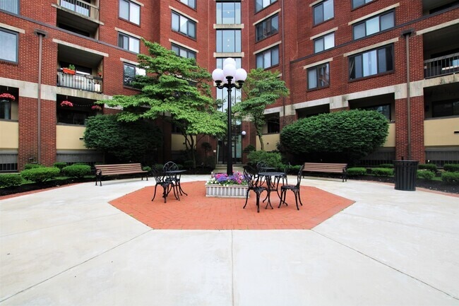 Building Photo - 85 Brainerd Rd