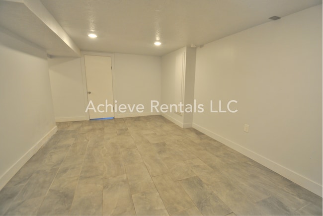 Building Photo - 1358 E 900 N