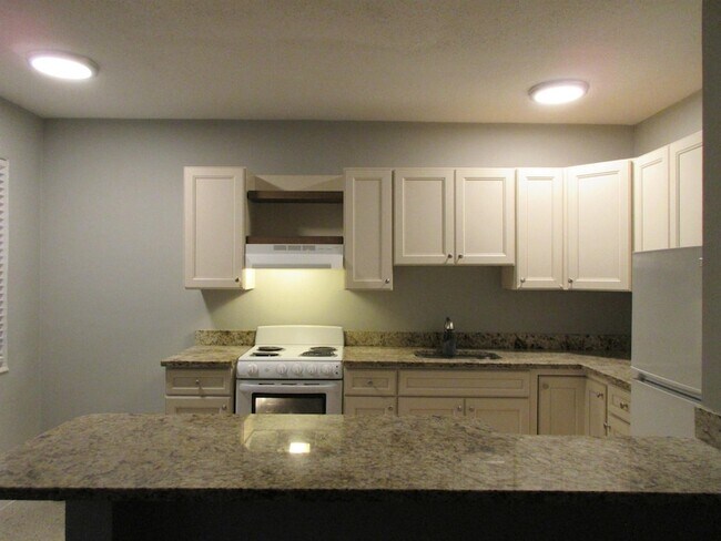 Building Photo - 1118 N H St