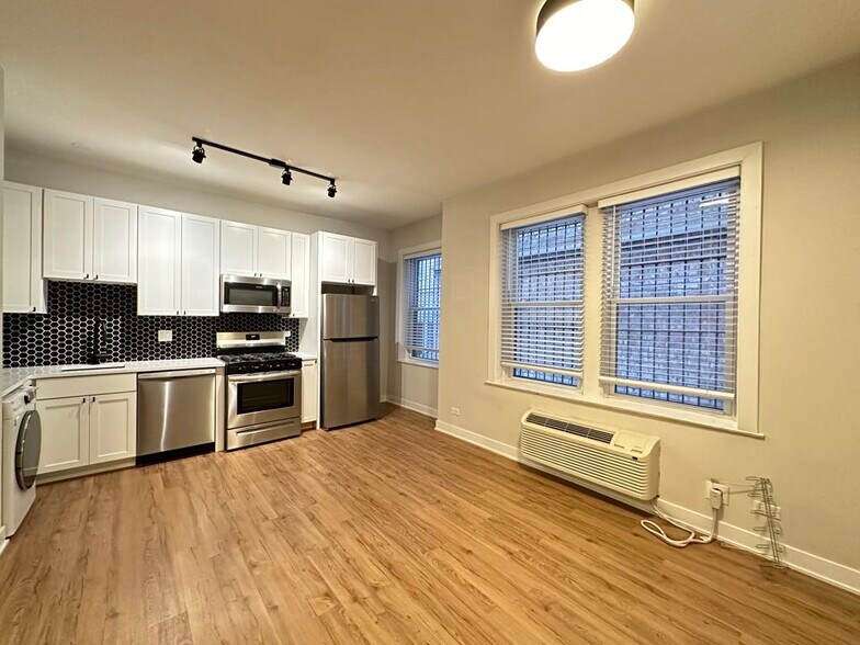 Building Photo - 659 W Wrightwood Ave
