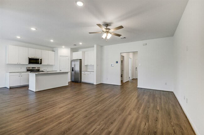 Building Photo - 11951 Pondwood Dr