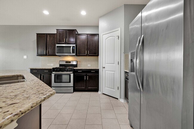 Building Photo - Beautiful 5-Bedroom Home for Rent in Valley Ranch!