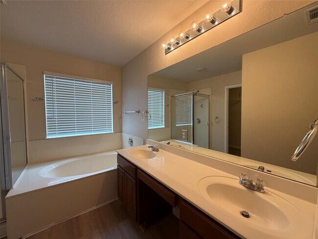 Building Photo - 125 Ashwood S