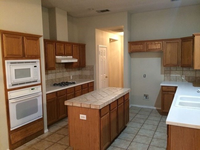 Building Photo - 746 Treaty Oak