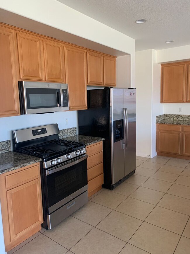 Building Photo - Spacious 4 Bed | 3 Bath Home in Southwest ...