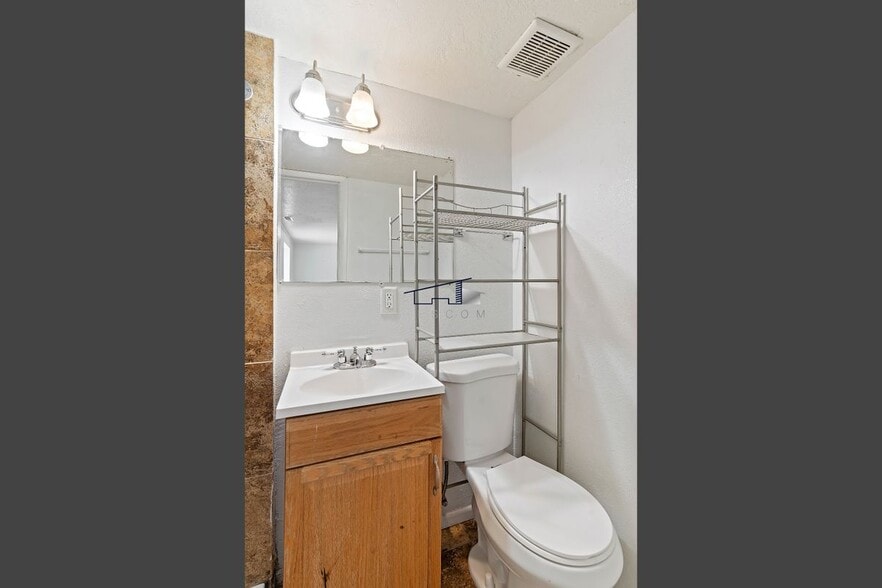 Building Photo - 1721 750 W St