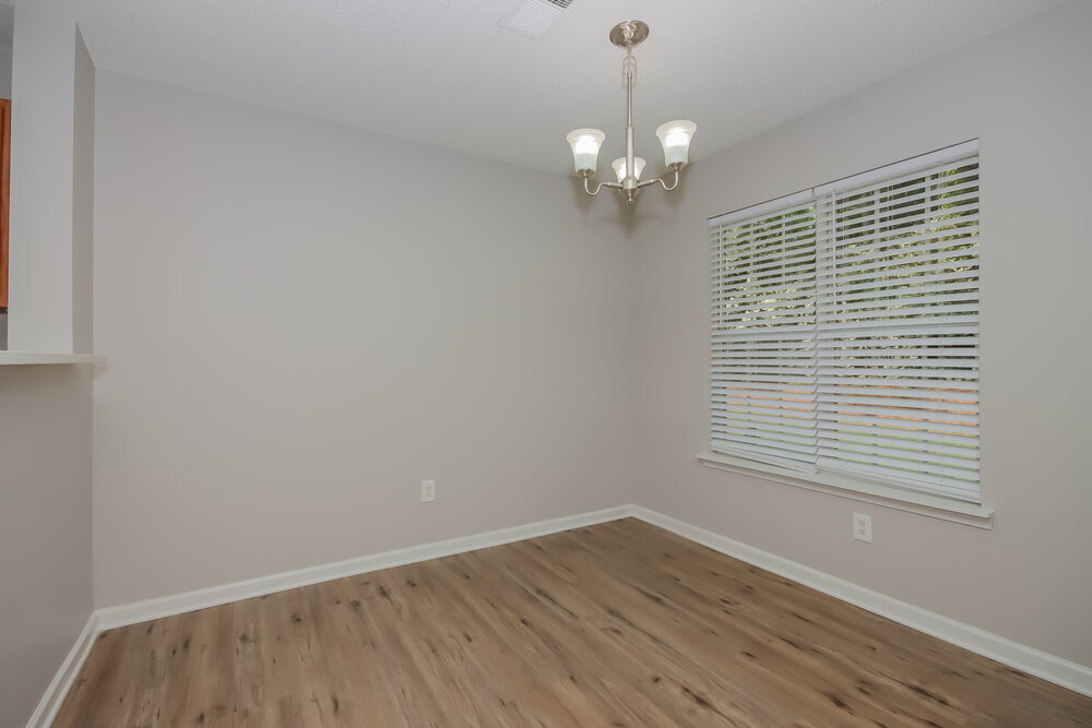 Building Photo - 8042 Christmas Ct