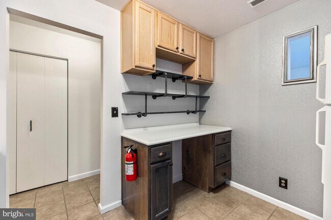 Building Photo - 220 Echelon Rd