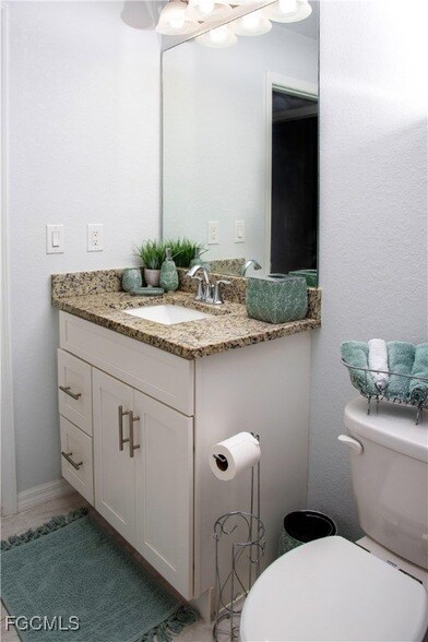 Building Photo - 503 SW 11th Ct