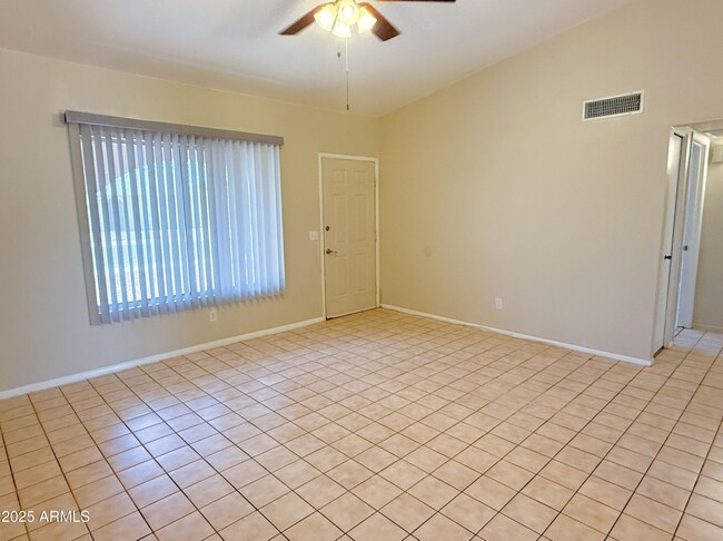 Building Photo - 716 W Nopal Pl