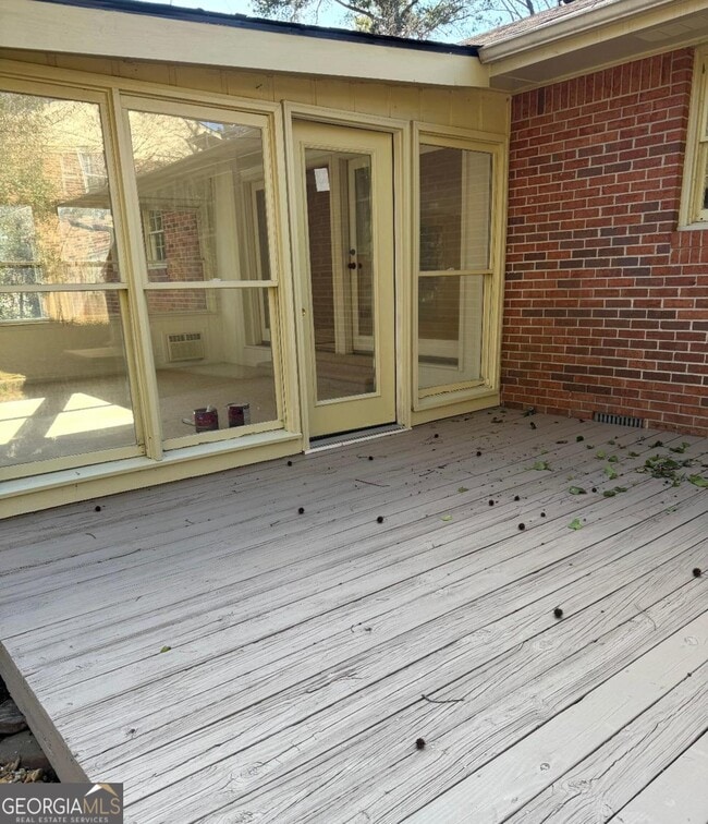 Building Photo - 501 Valleyview Dr