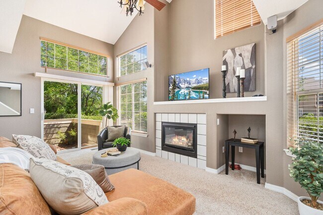 Building Photo - *$250 OFF FIRST MONTH RENT* Spacious 2 Bedroom, 1.5-bathroom Condo.