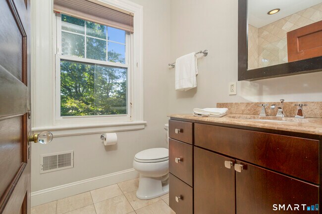 Building Photo - 309 Milbank Ave