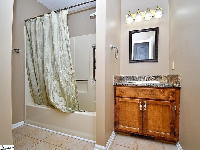 Building Photo - 713 Lindal Ct