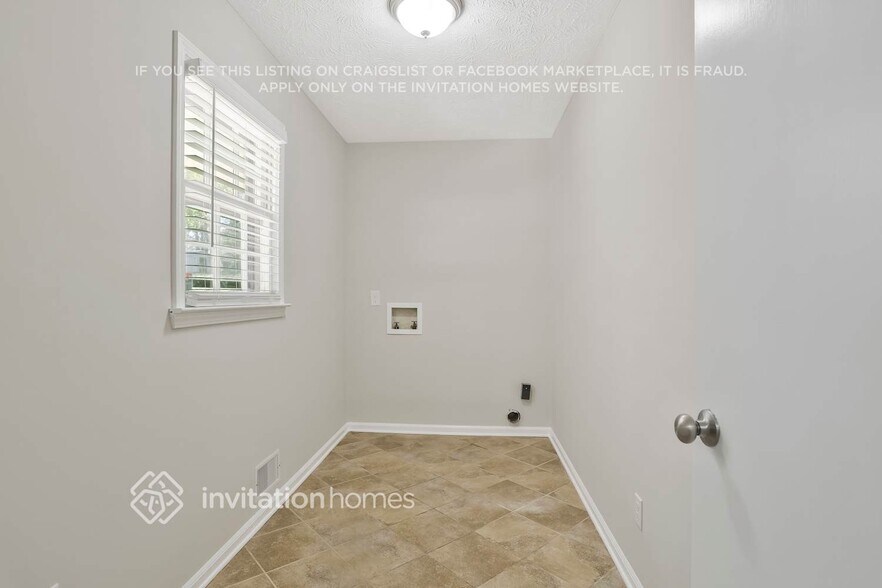 Building Photo - 3647 Mill Lake Dr