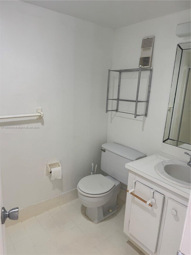 Building Photo - 1811 Sabal Palm Dr