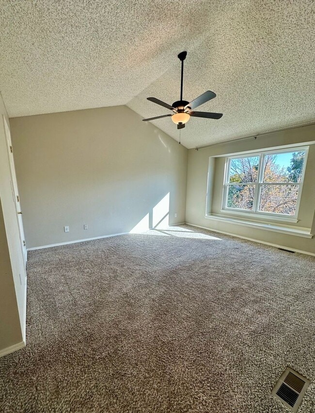 Building Photo - Beautifully Updated 5-Bedroom Home Near Ut...