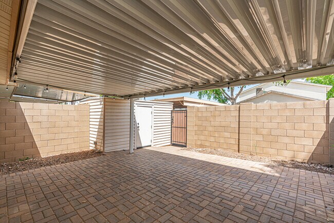 Building Photo - Great Tempe Townhouse