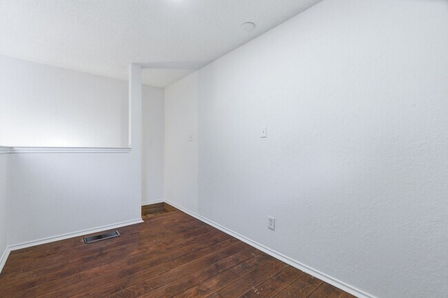 Building Photo - 3101 Sondra Dr