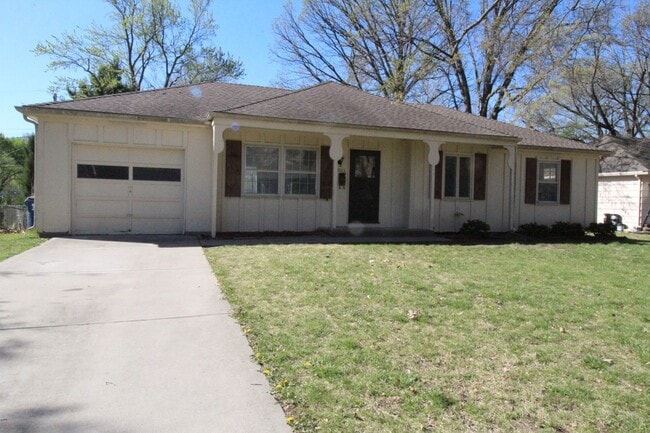 Building Photo - 3 Bedroom House in Overland Park