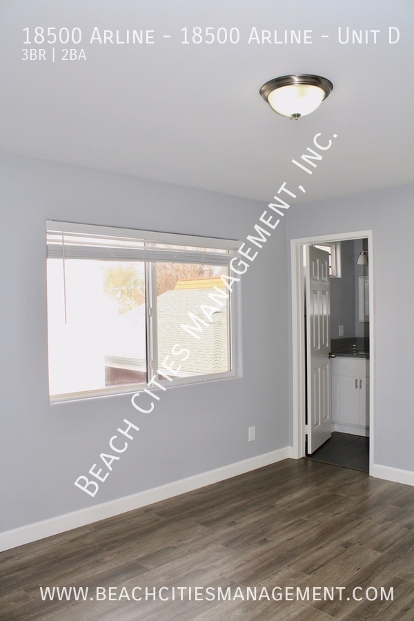 Building Photo - Remodeled 3 Bed, 2.5 Bath Town Home with A...