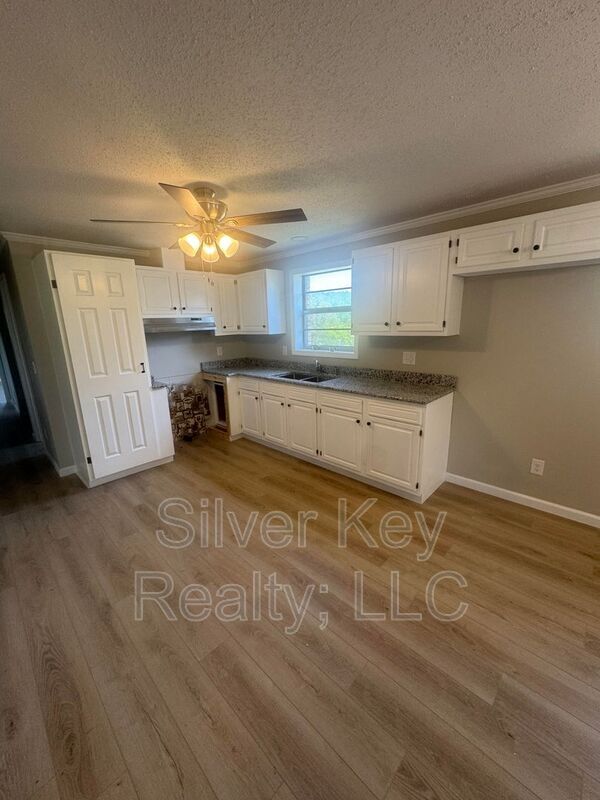 Building Photo - 137 Co Rd 193