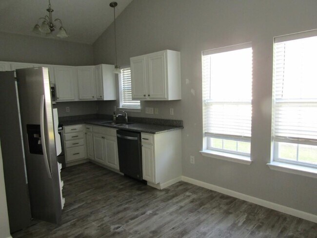 Building Photo - 151 Heath Dr