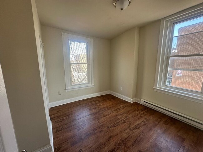 Building Photo - 3 BED 1.5 BATH HOME FOR RENT.