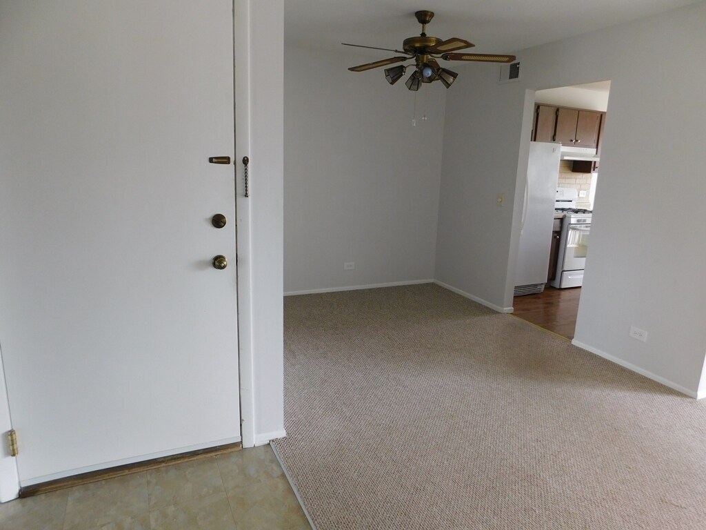 Building Photo - 573 Greystone Ln