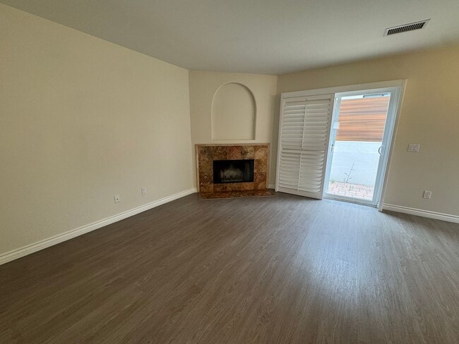 Building Photo - Private Patio, Cozy Fireplace & Prime Thousand Oaks Location